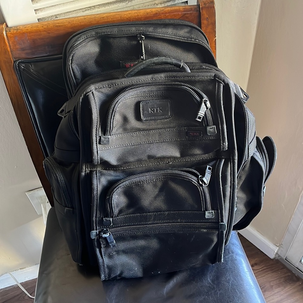 (alpha) Tumi brief pack